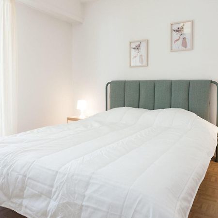 Modern 1 Bd Balcony Apt Near Metro In Kato Patisia Athens Exterior photo