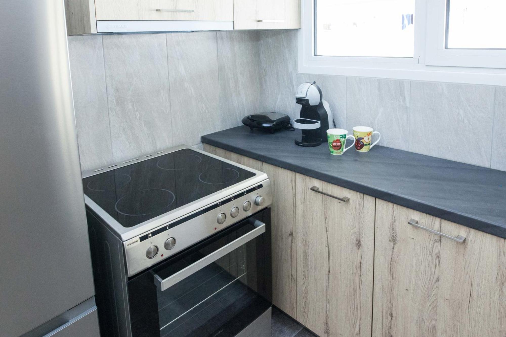 Modern 1 Bd Balcony Apt Near Metro In Kato Patisia Athens Exterior photo