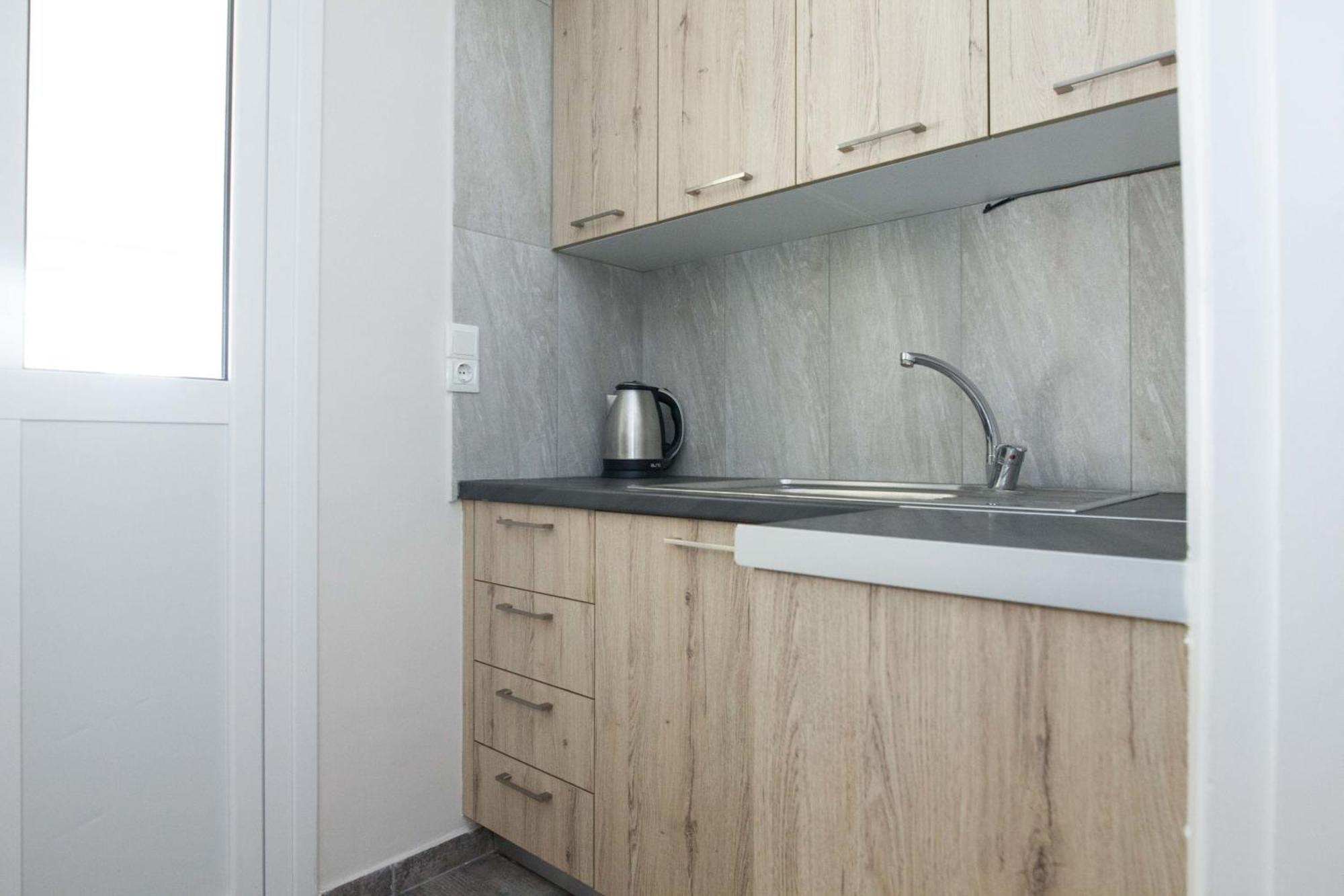 Modern 1 Bd Balcony Apt Near Metro In Kato Patisia Athens Exterior photo